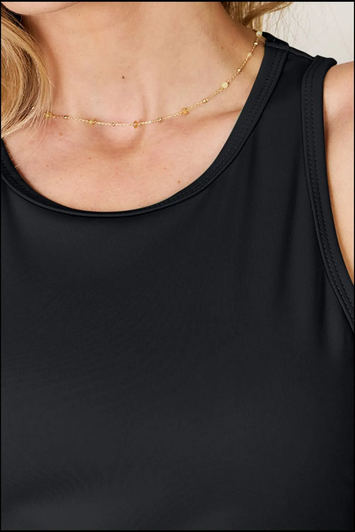 Slim-fit racerback tank top with round neck