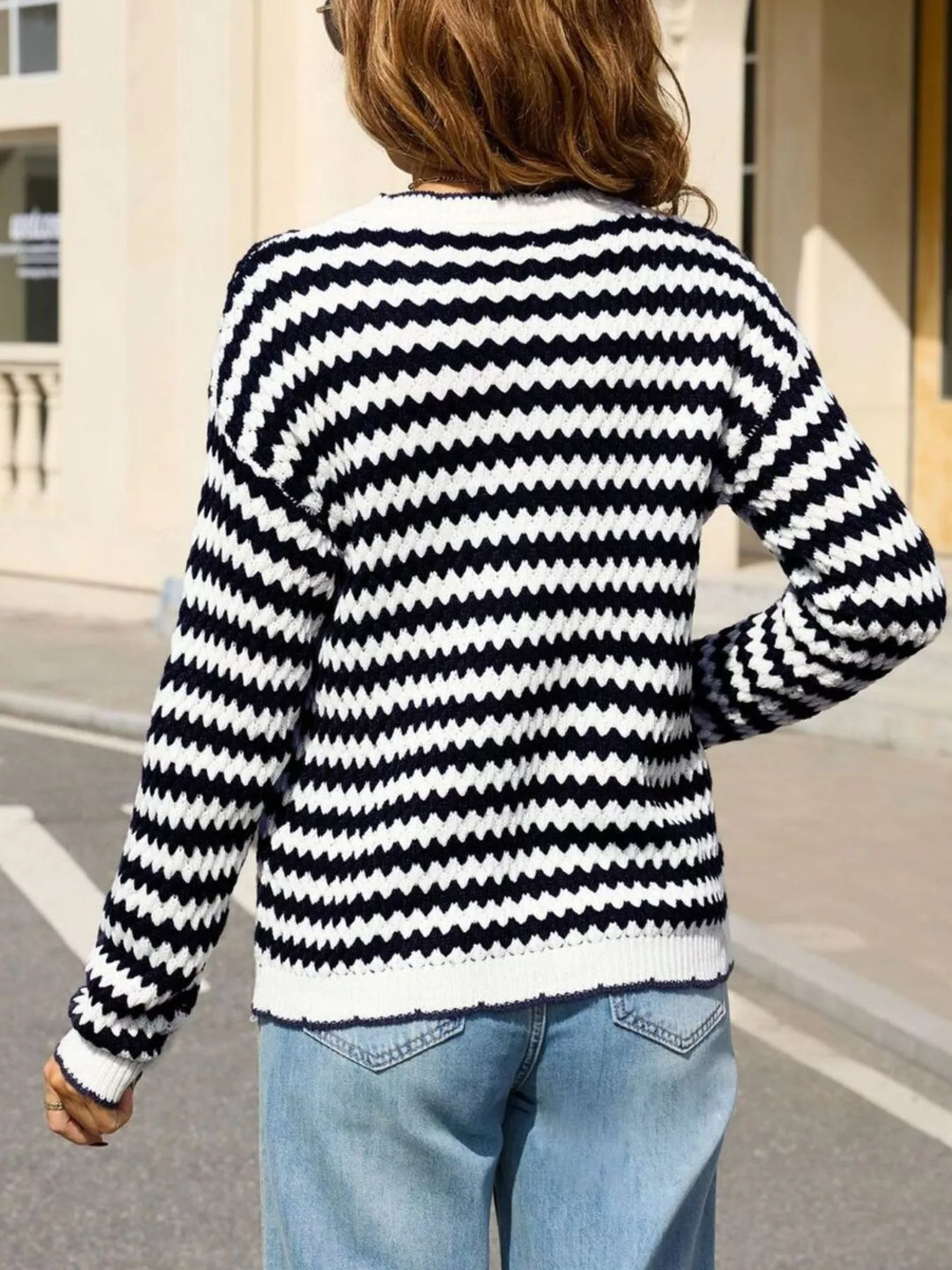 Textured zigzag stripe knit round neck sweater