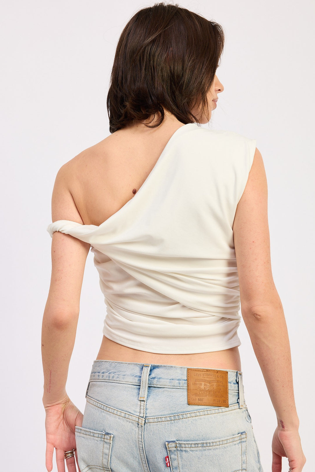Asymmetrical one-shoulder crop top with twist detail - OFF WHITE