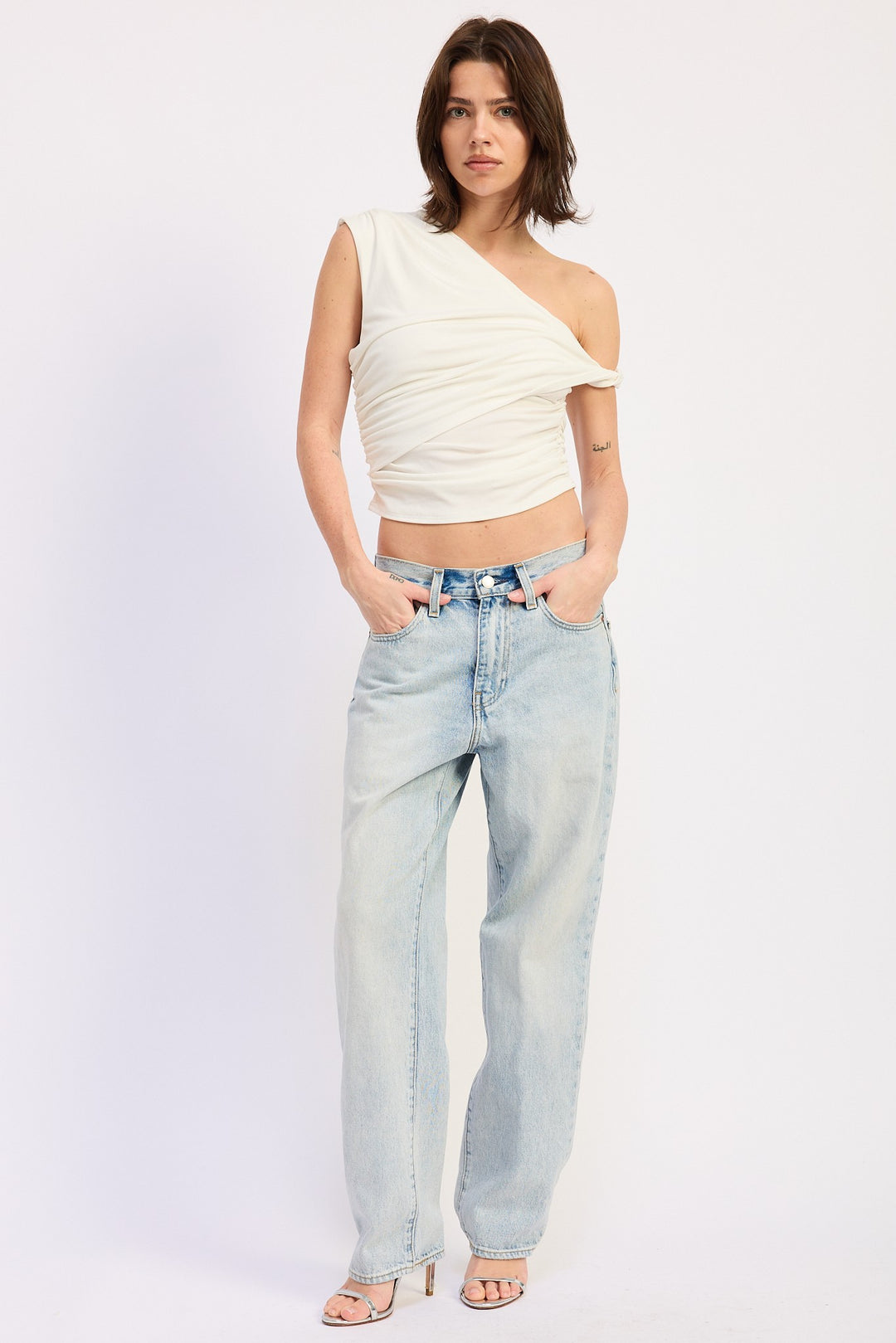 Asymmetrical one-shoulder crop top with twist detail