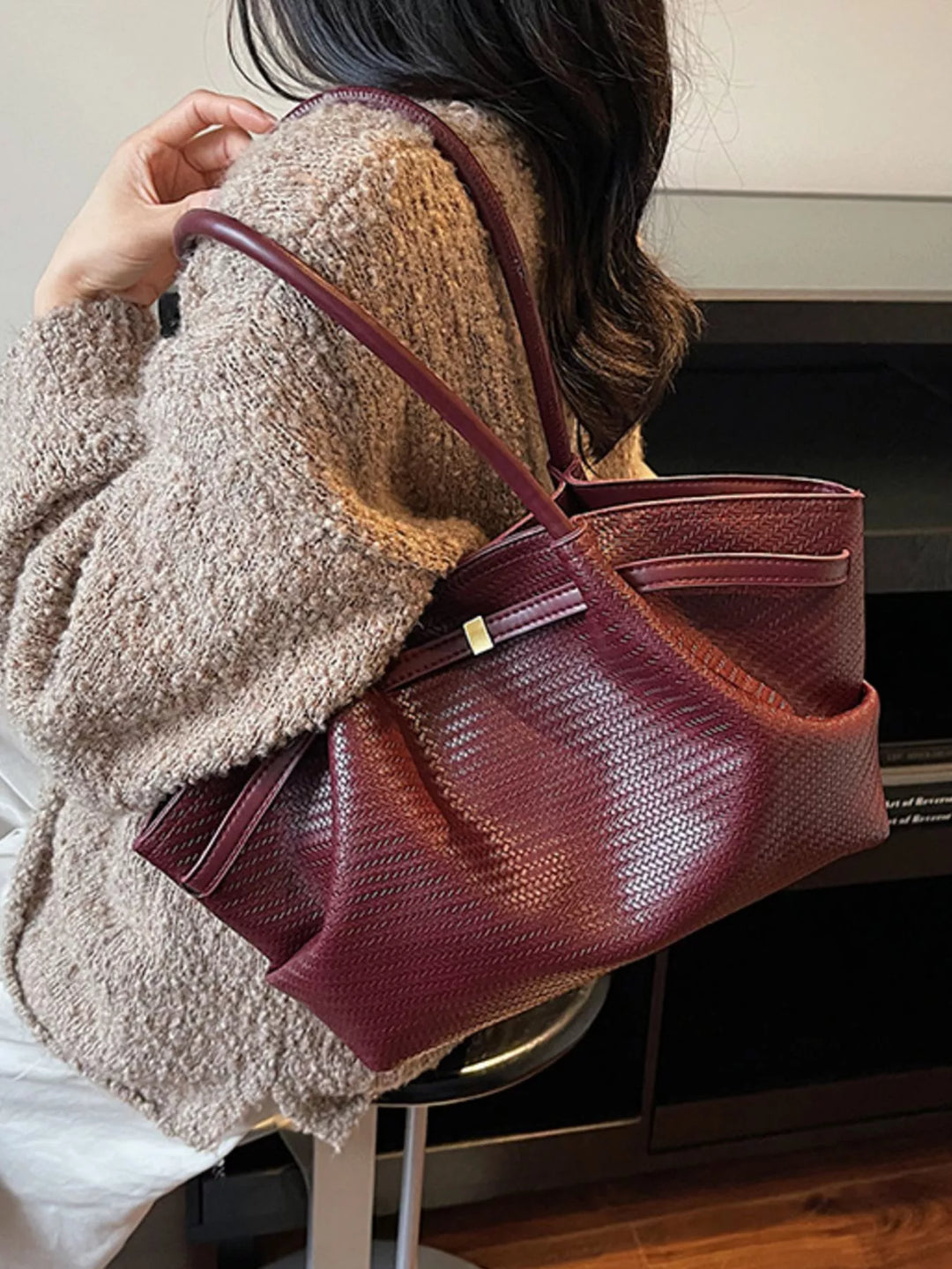 Woven texture faux leather tote bag with gold clasp