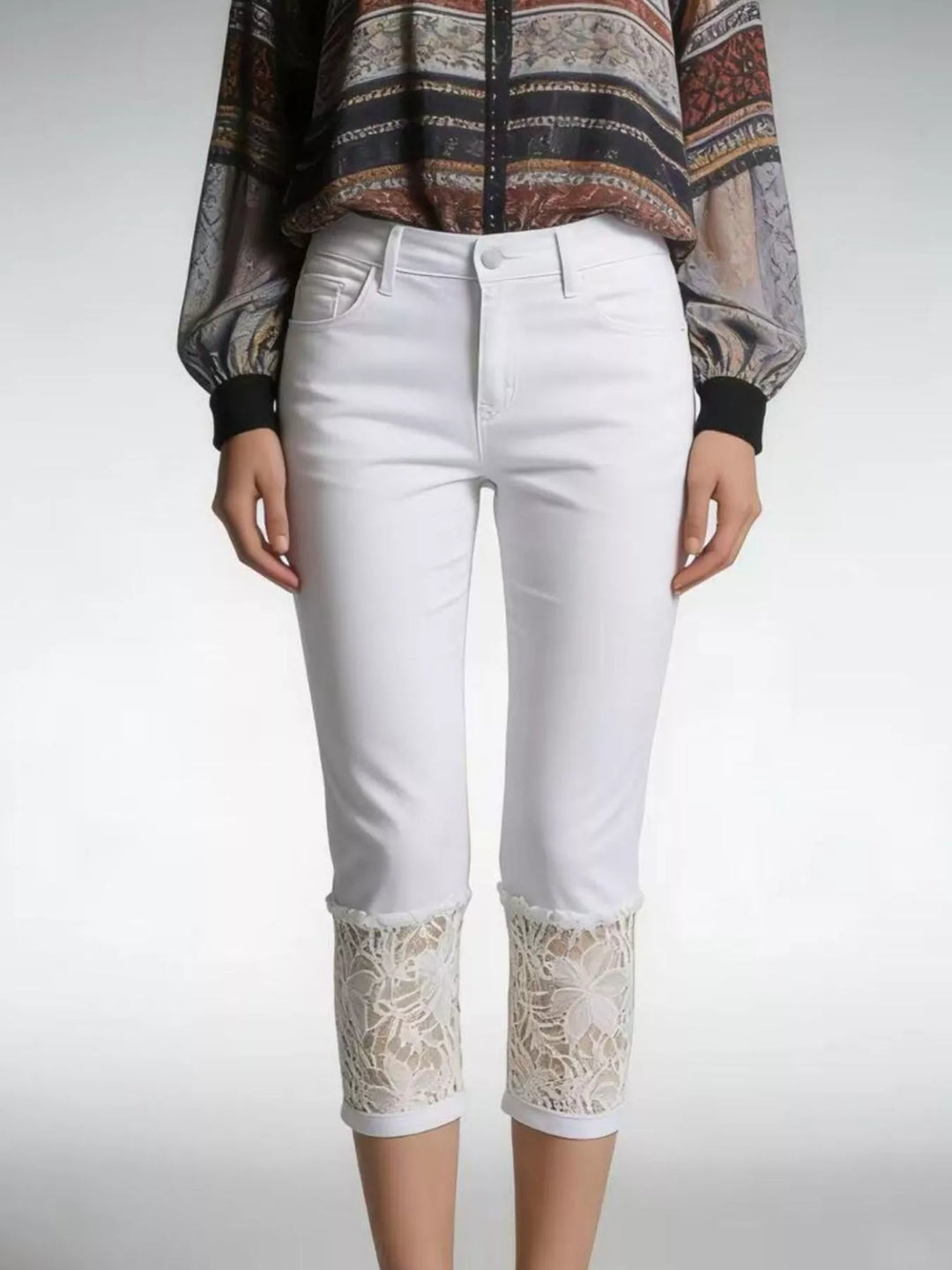 Lace-trim capri jeans with slim mid-rise stretch fit