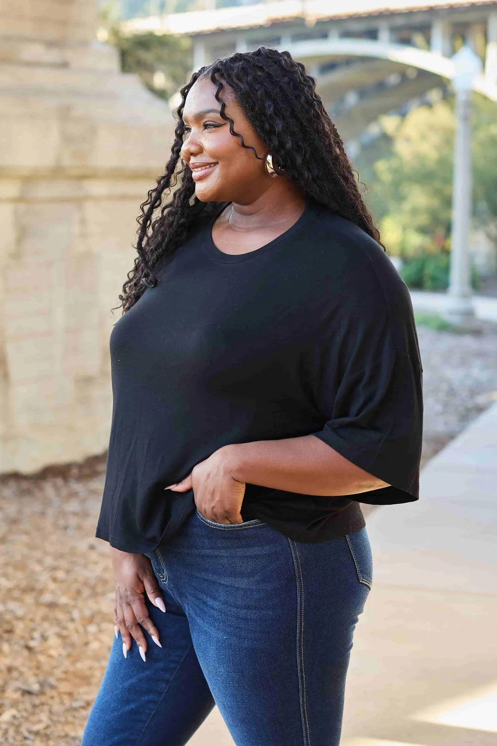 Drop-shoulder boxy round neck short sleeve tee