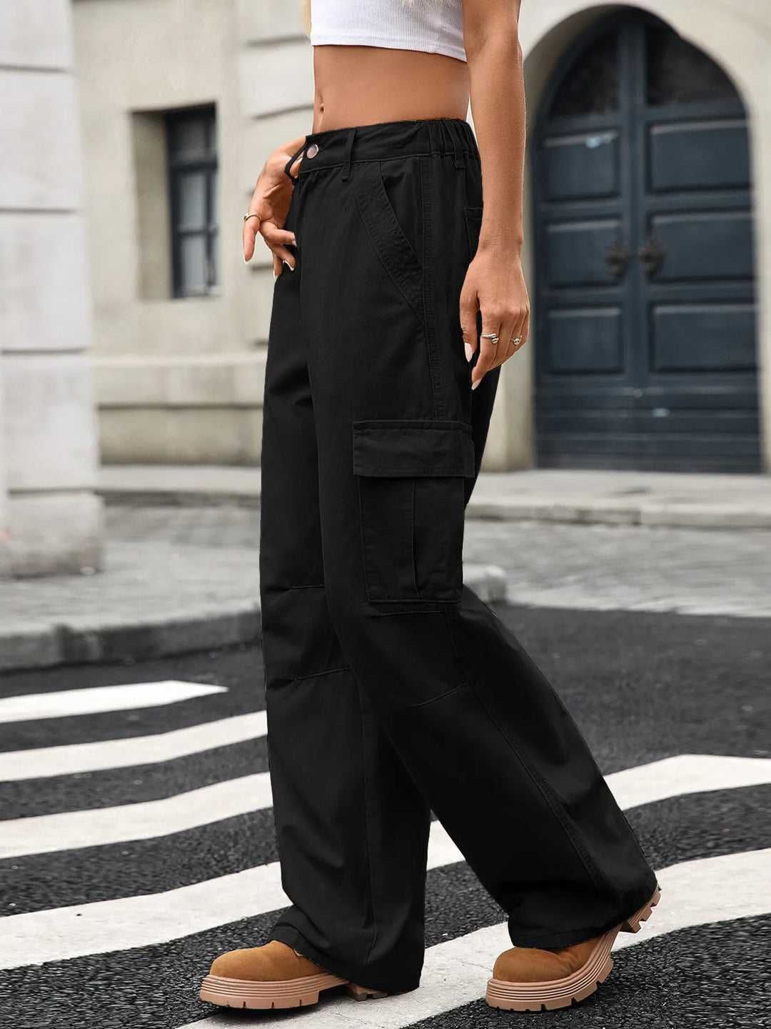 High-rise wide leg cargo pants with flap pockets
