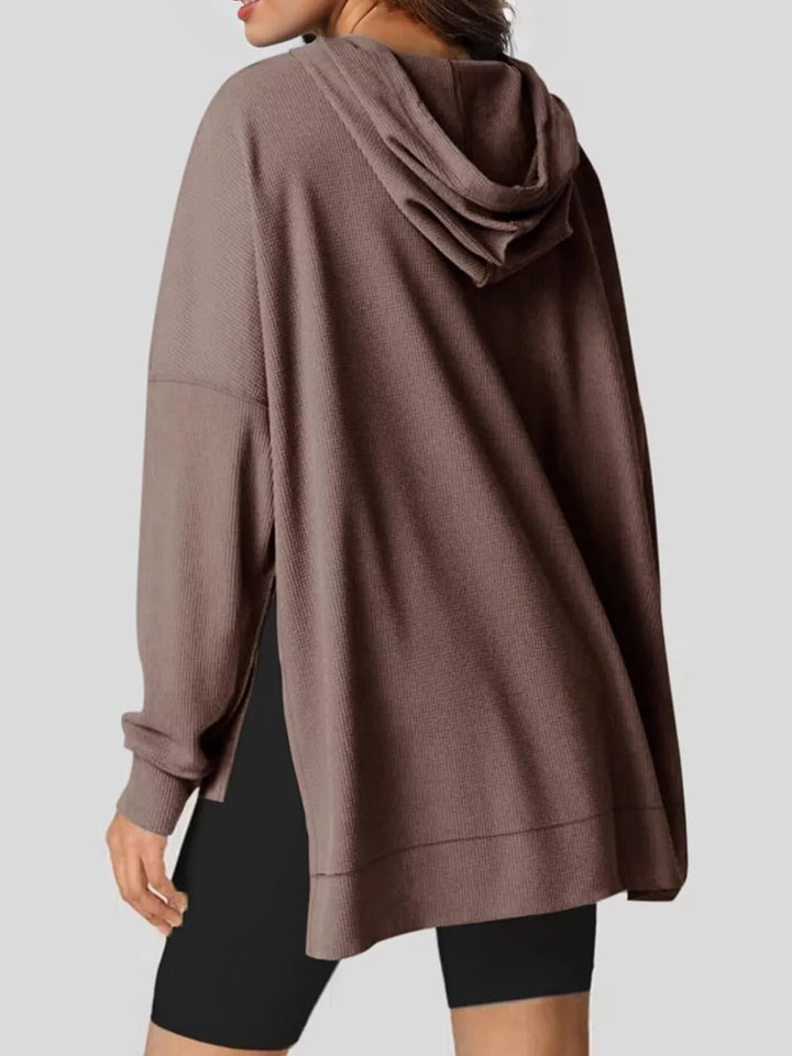 Oversized waffle-knit hoodie with side slits and front pocket