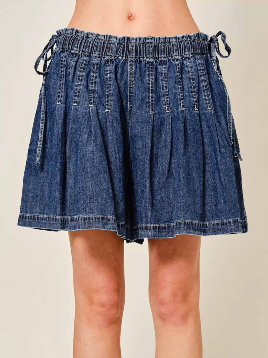 Wide-leg pleated denim shorts with drawstring elastic waist