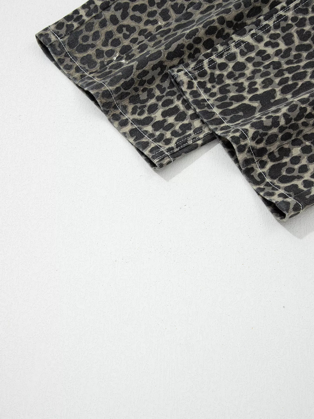 Leopard print high-rise barrel-leg jeans with pockets