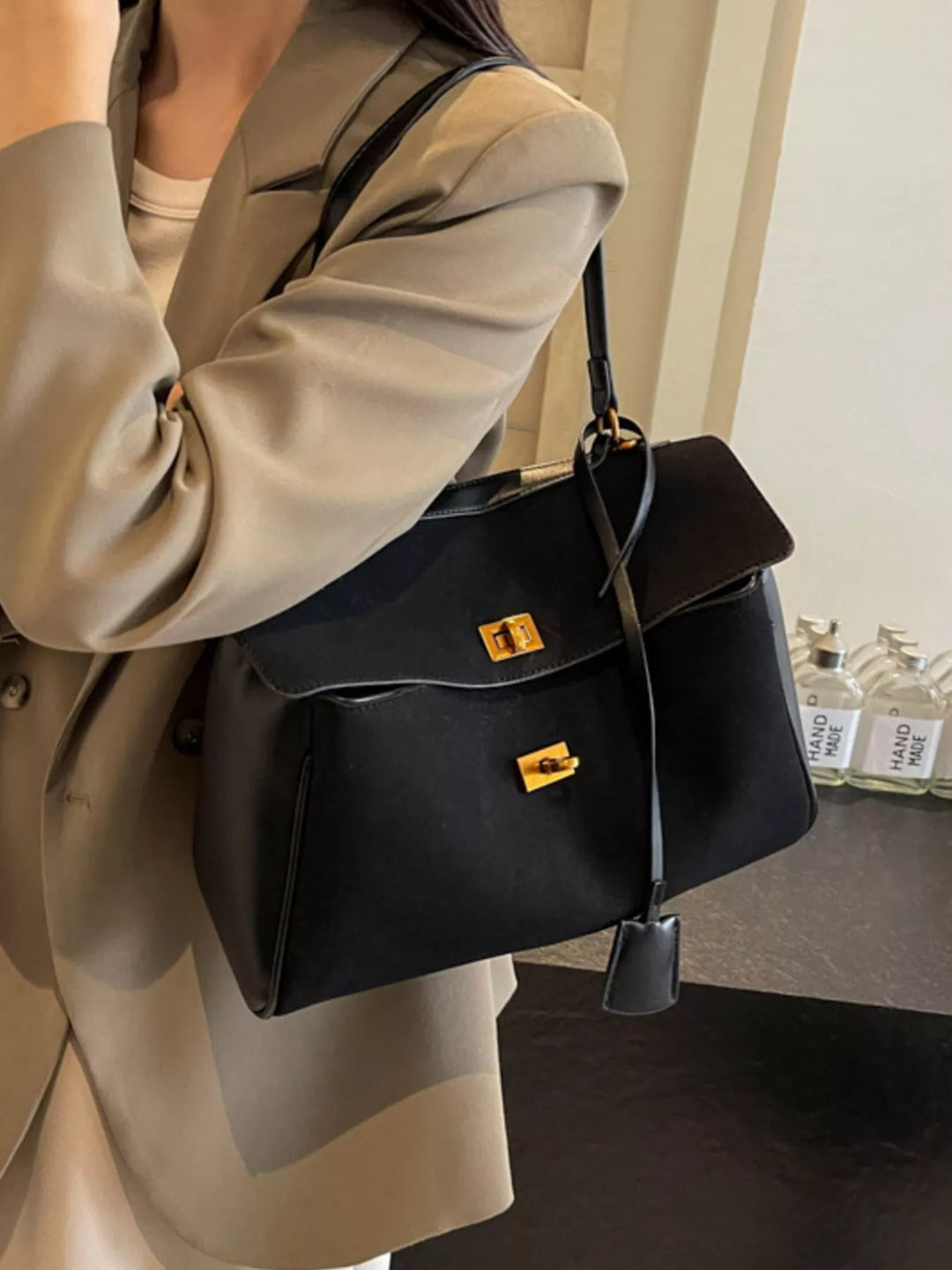 Turn-lock flap satchel bag with detachable shoulder strap