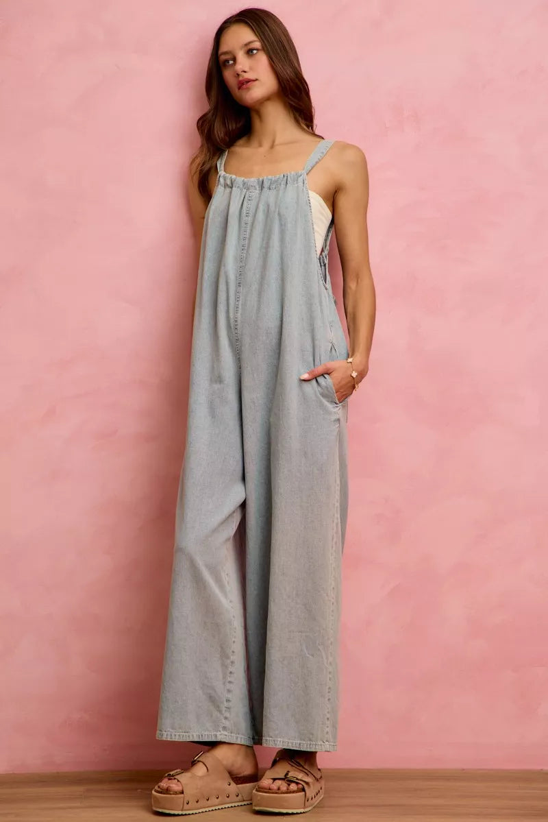 Wide-leg lightweight denim overalls with side pockets