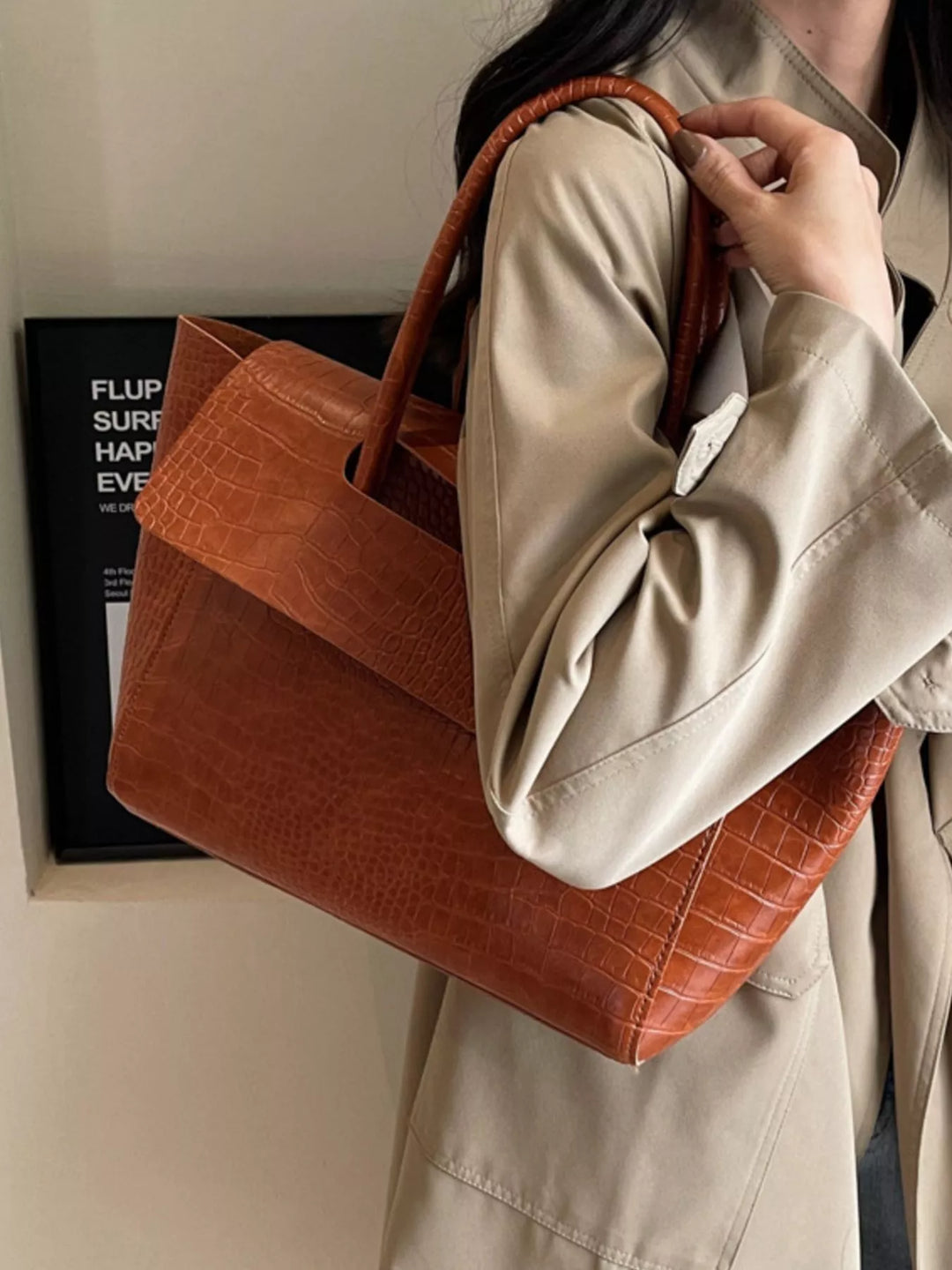 Croc-embossed faux leather shoulder tote bag