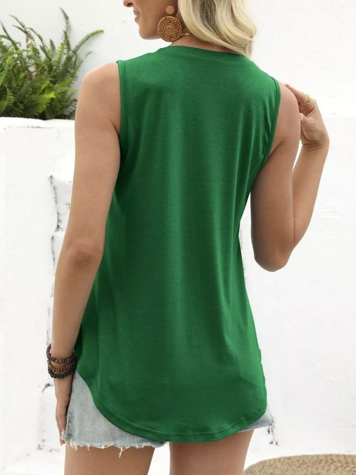 Crew neck sleeveless tank top with relaxed fit
