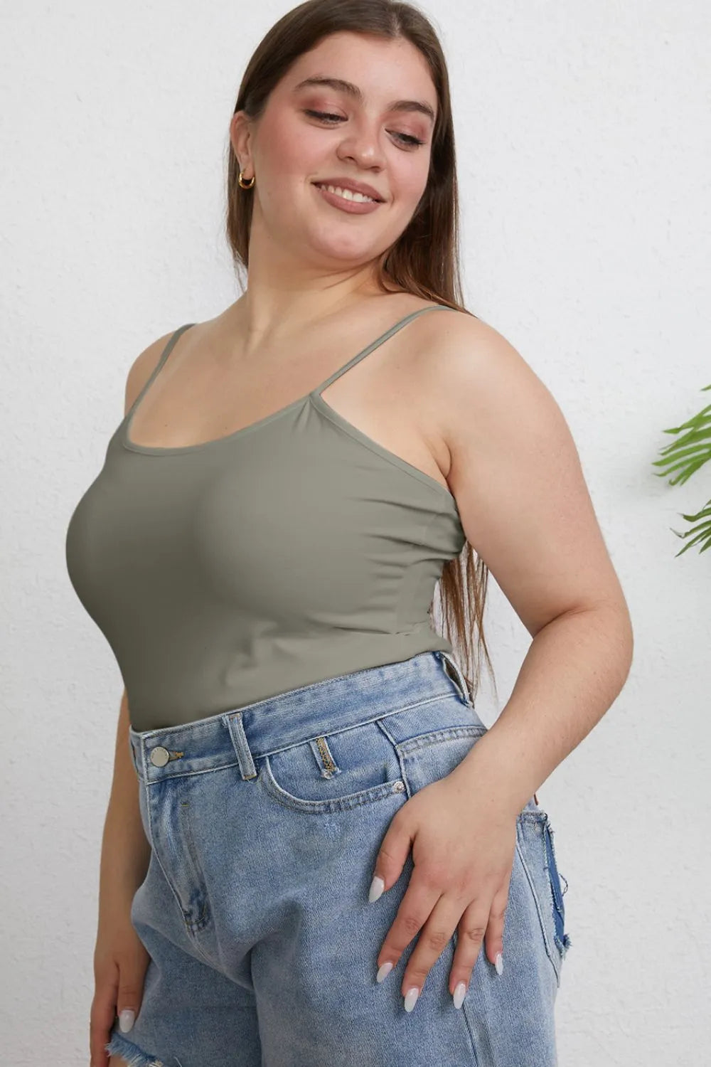 Round neck slim cami tank with spaghetti straps