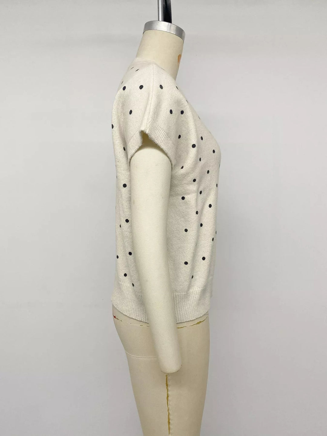 Polka dot short sleeve knit sweater with ribbed trim