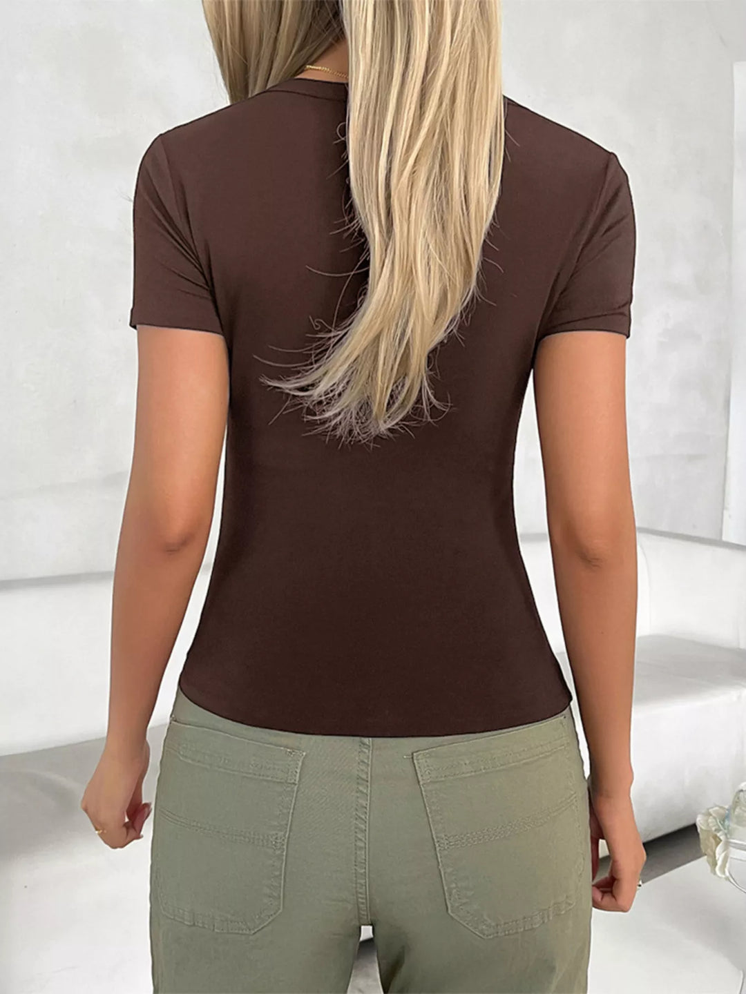 Slim-fit stretch scoop neck short sleeve t-shirt