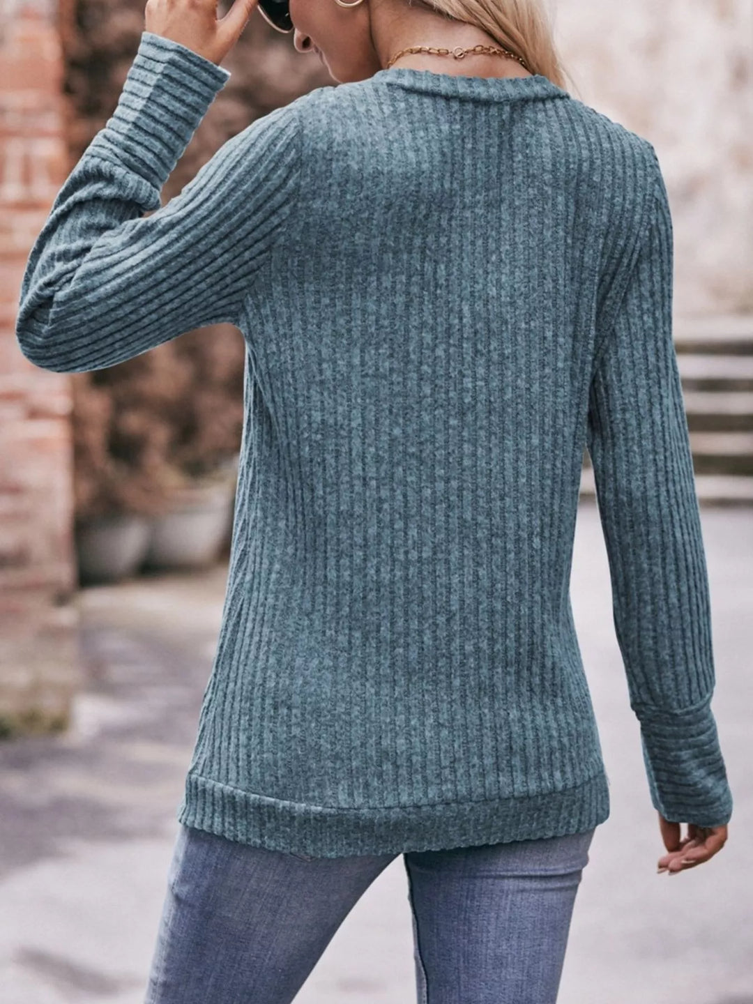 Ribbed knit V-neck long sleeve top