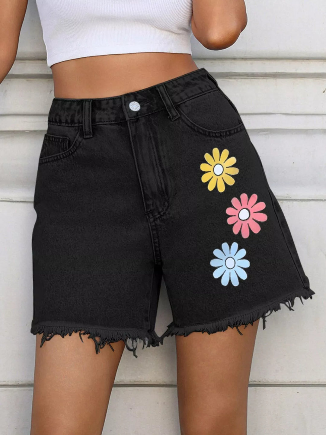 Frayed hem high-rise denim shorts with pockets