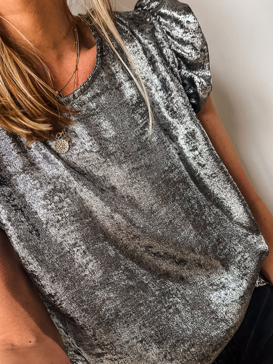 Metallic ruffle cap sleeve round neck top