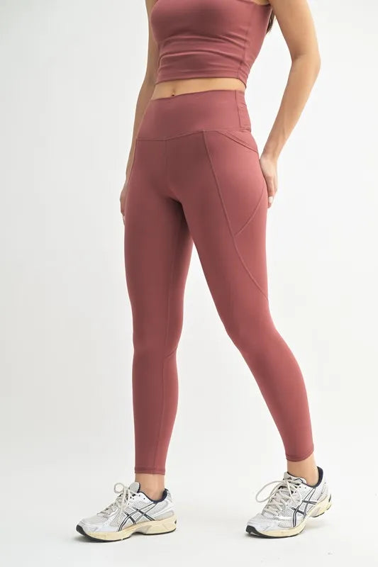 High-waisted sculpting leggings with side pockets