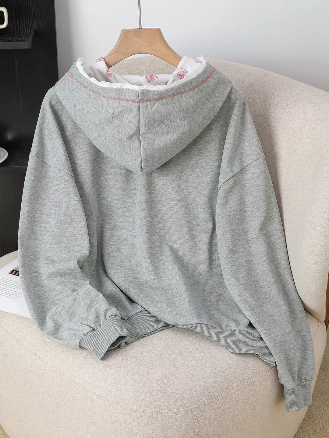 Bow embroidered hoodie with lace trim and front pocket