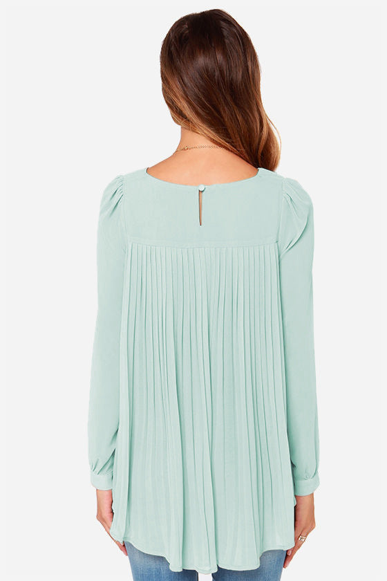 Back-pleated long sleeve blouse with buttoned cuffs