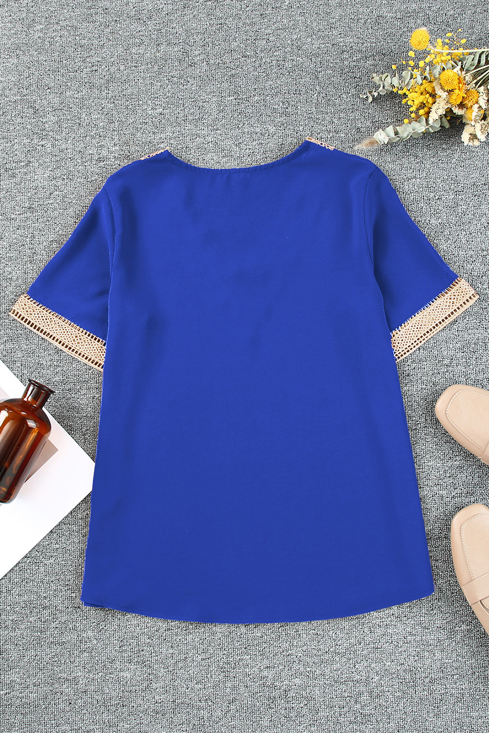 Contrast lace trim V-neck short sleeve blouse