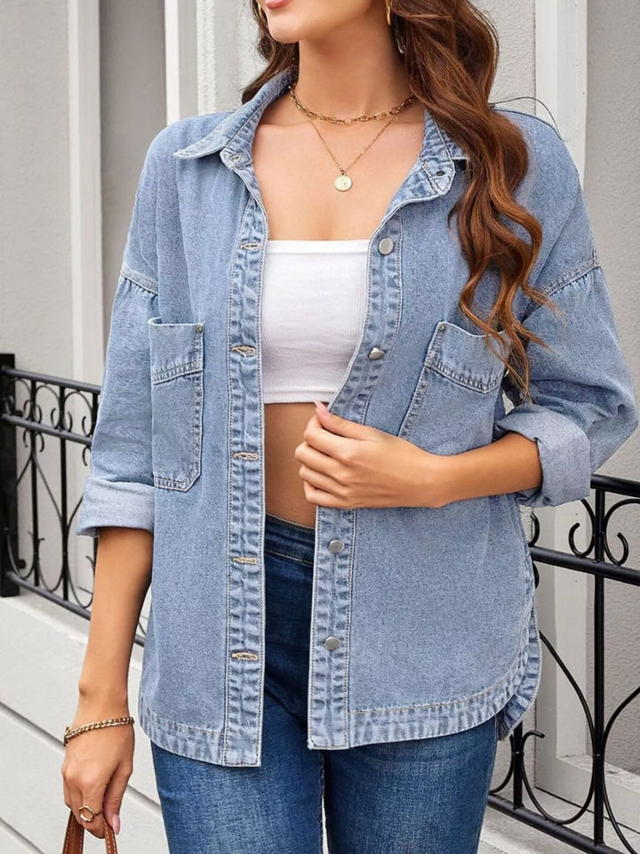 Loose-fit denim jacket with flap pockets and button front