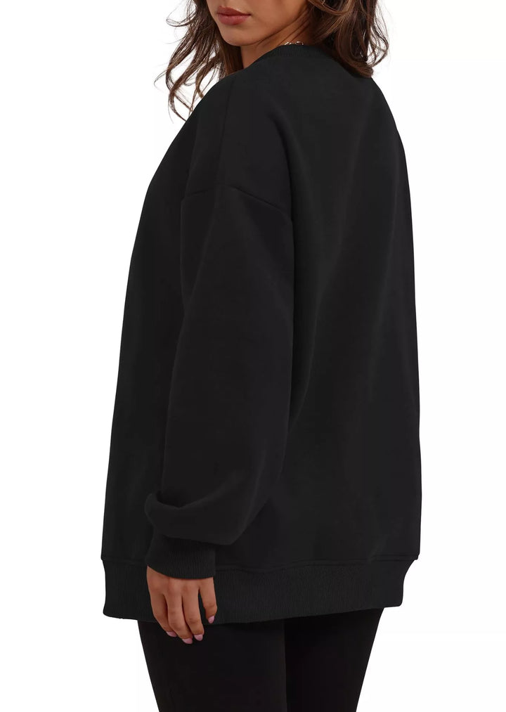Relaxed crew neck sweatshirt with side pockets and slit hem