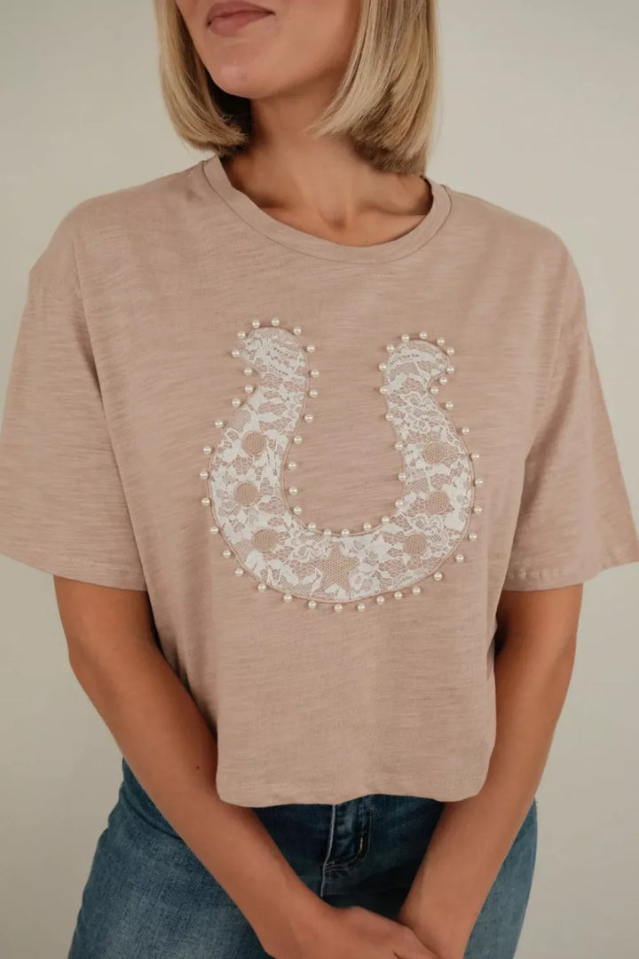 Horseshoe lace appliqué pearl-beaded short-sleeve tee