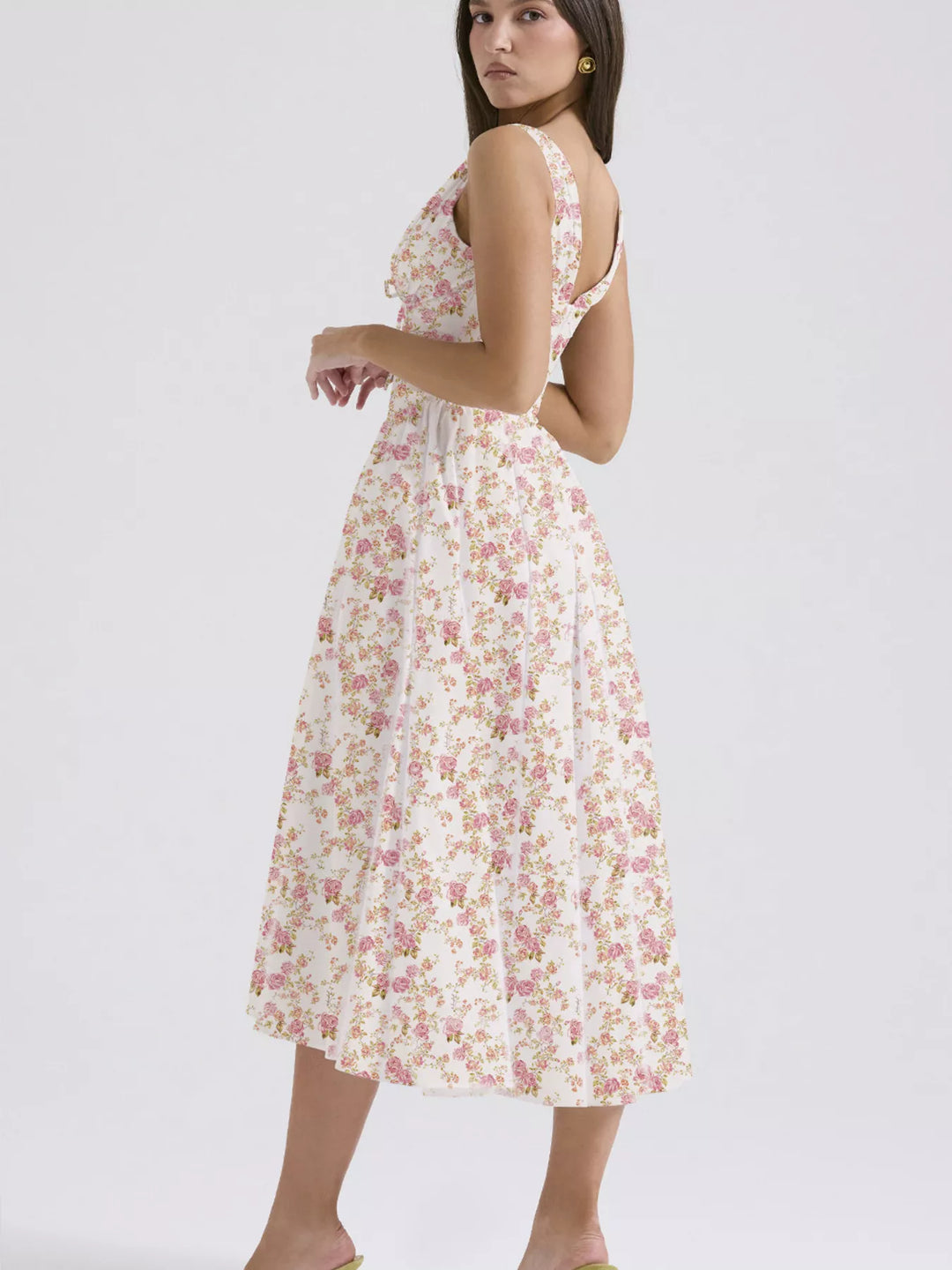 Sleeveless V-neck midi dress with fitted bodice and pockets
