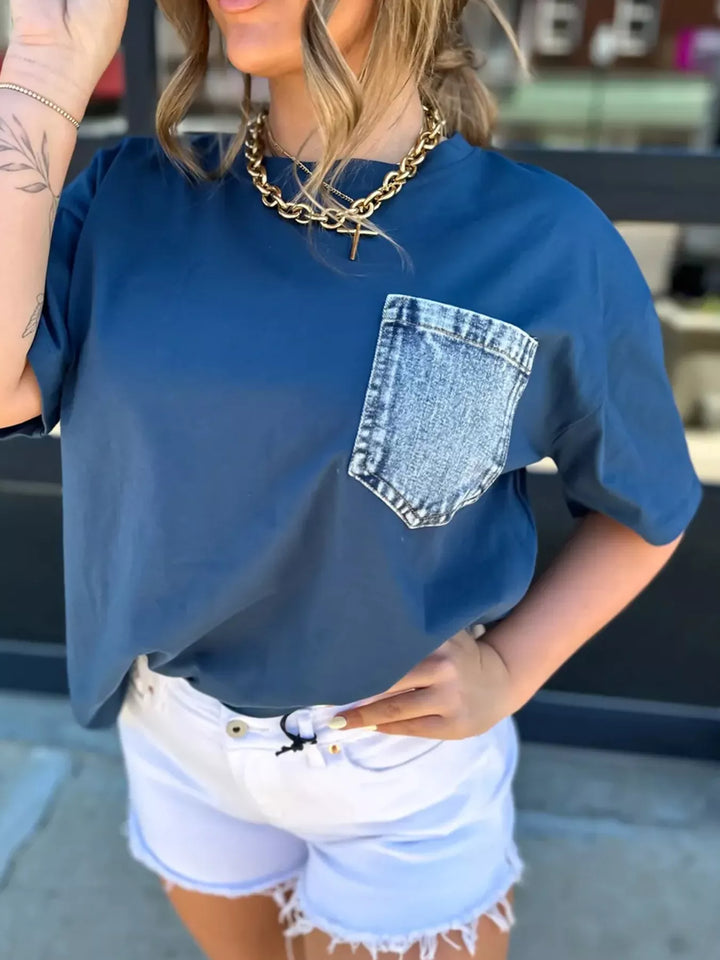 Relaxed crew neck tee with contrast denim chest pocket