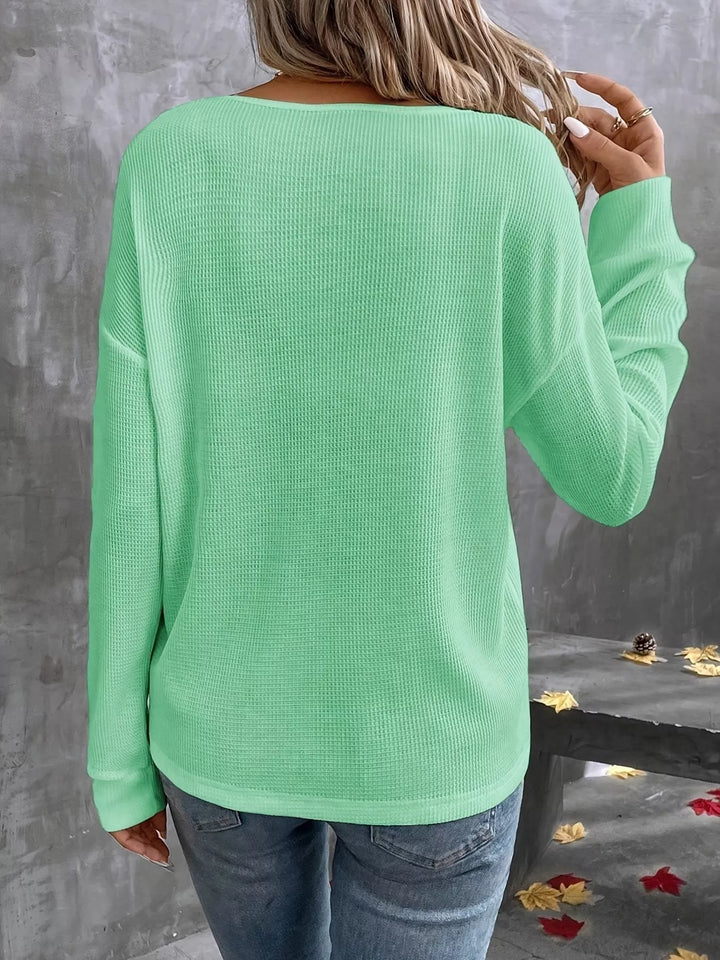 Contrast-trim waffle knit V-neck long sleeve top