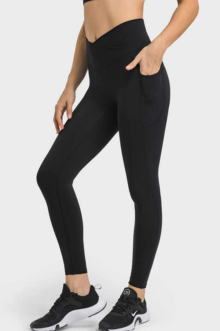 Black Crossover V-waist yoga leggings with side pockets