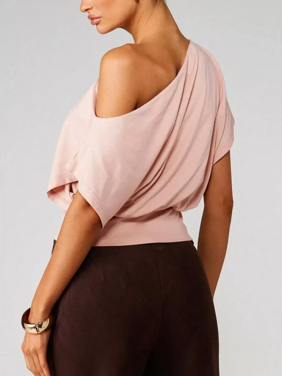 Asymmetric one-shoulder crop top with short sleeve