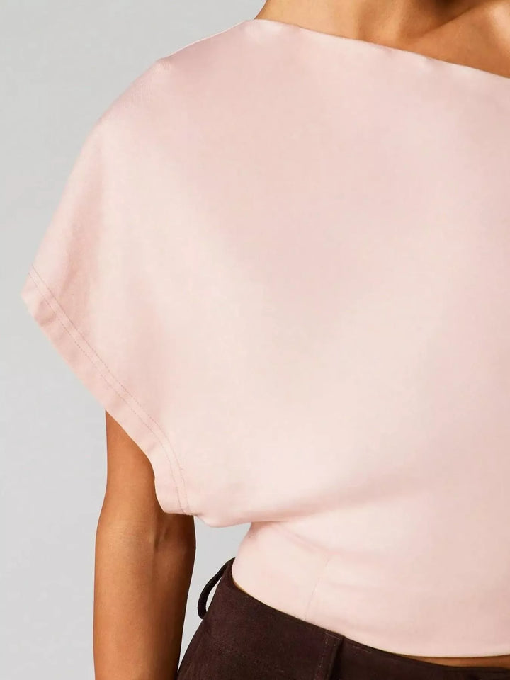 Asymmetric one-shoulder crop top with short sleeve