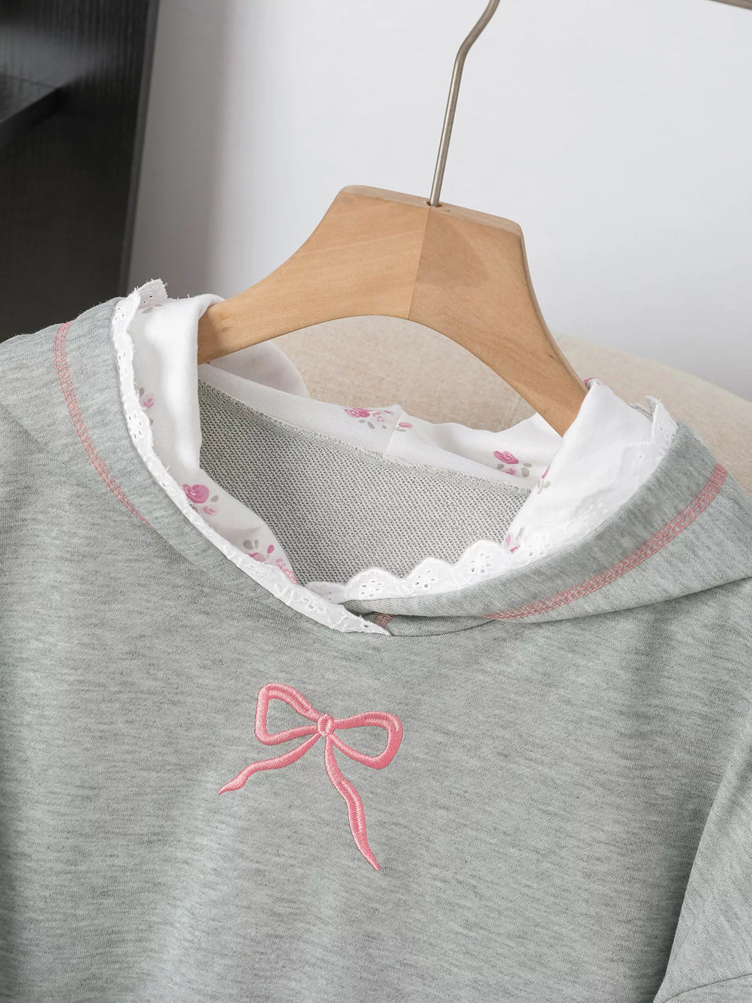 Bow embroidered hoodie with lace trim and front pocket