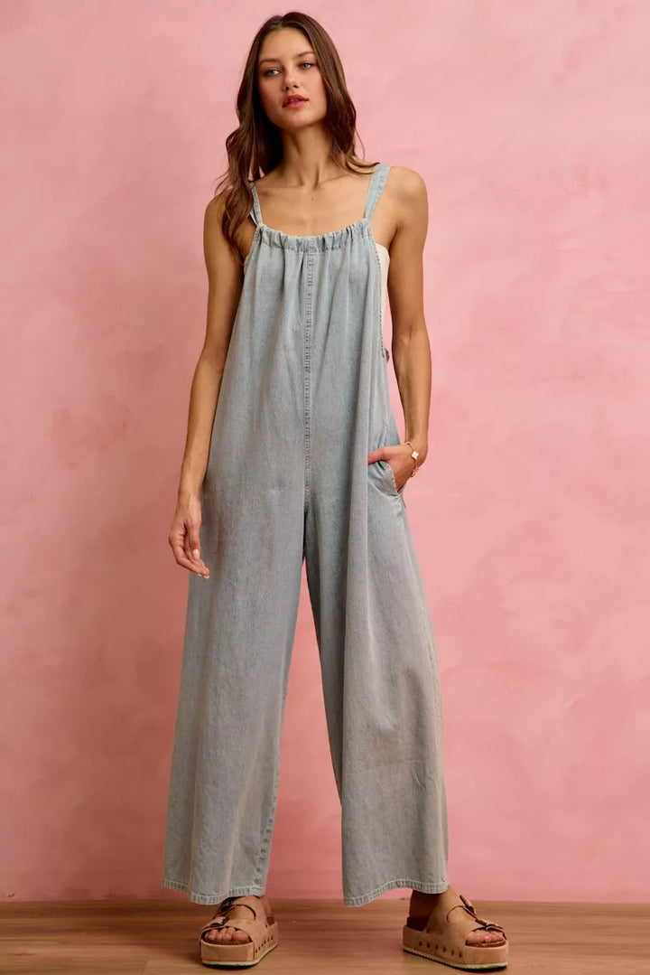 Wide-leg lightweight denim overalls with side pockets