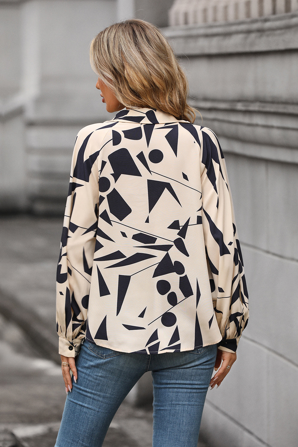 Abstract print Johnny collar blouse with balloon sleeves