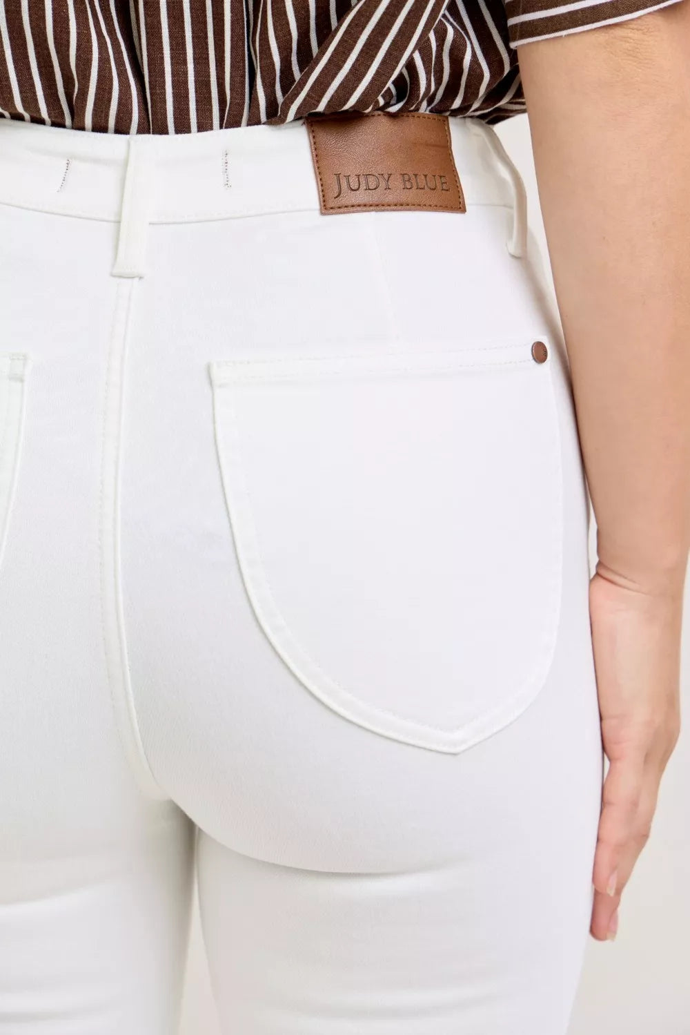 High-rise slim capri jeans with spade back pockets
