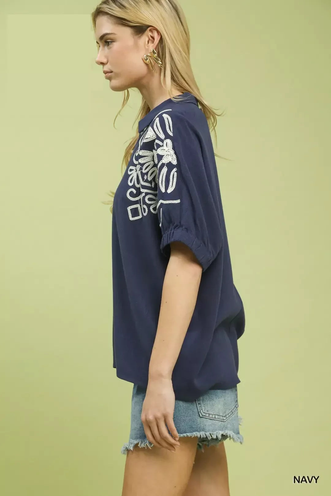 Floral embroidered short sleeve collared blouse