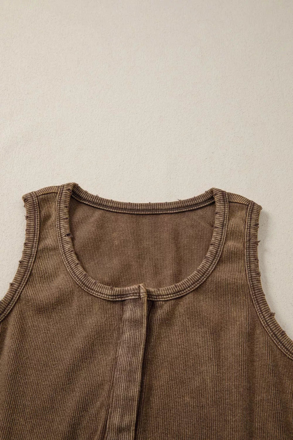 Ribbed knit snap-button wide-strap tank top