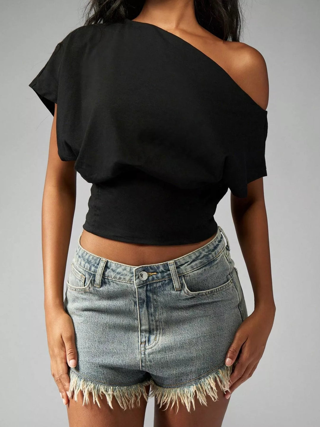 Asymmetric one-shoulder crop top with short sleeve