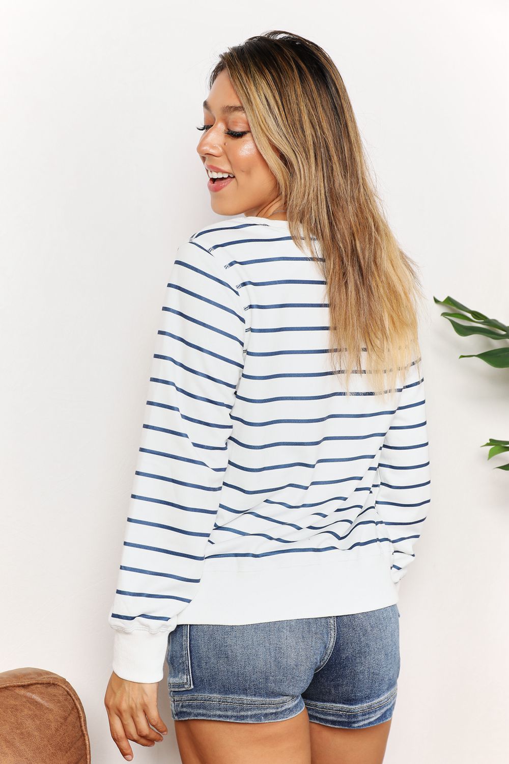 Striped long sleeve round neck pullover top