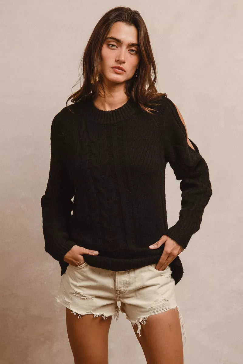 Cable-knit crew neck sweater with ribbed cuffs