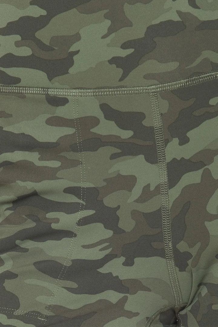 High-waist camo leggings with side pockets and cuffed ankles