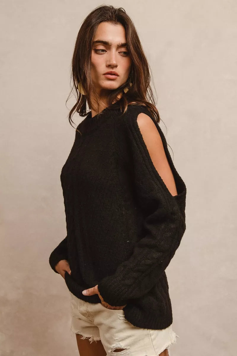 Cable-knit crew neck sweater with ribbed cuffs