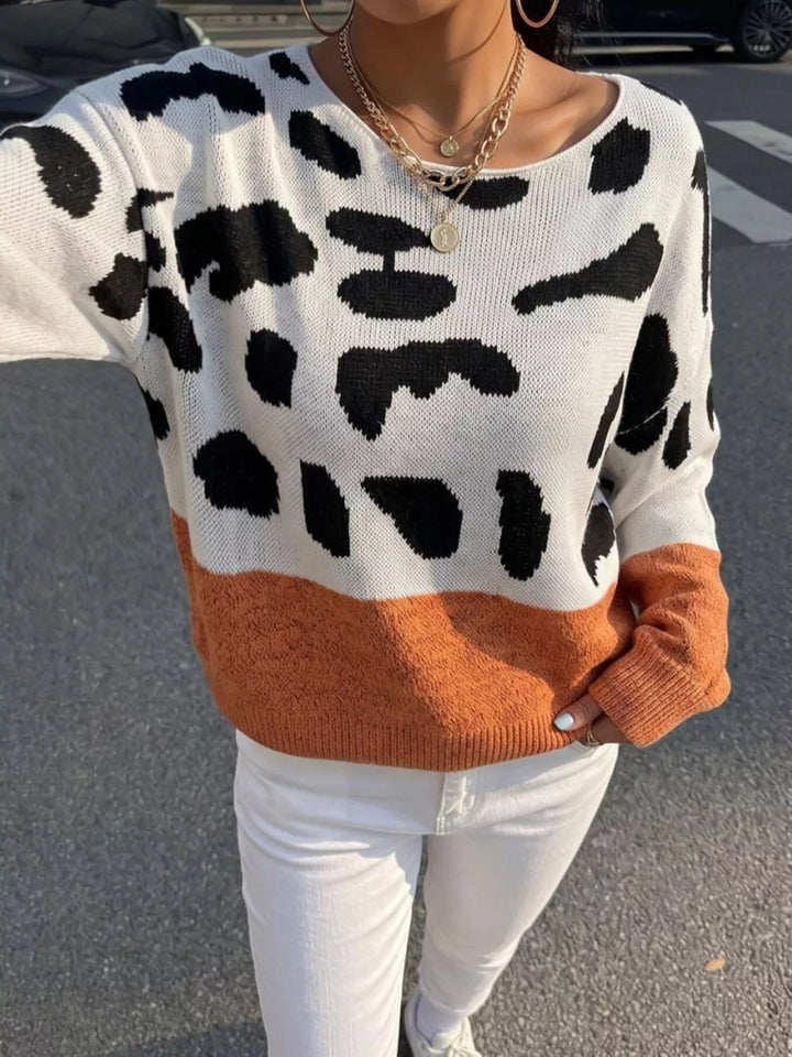 Leopard print one-shoulder knit sweater with ribbed cuffs