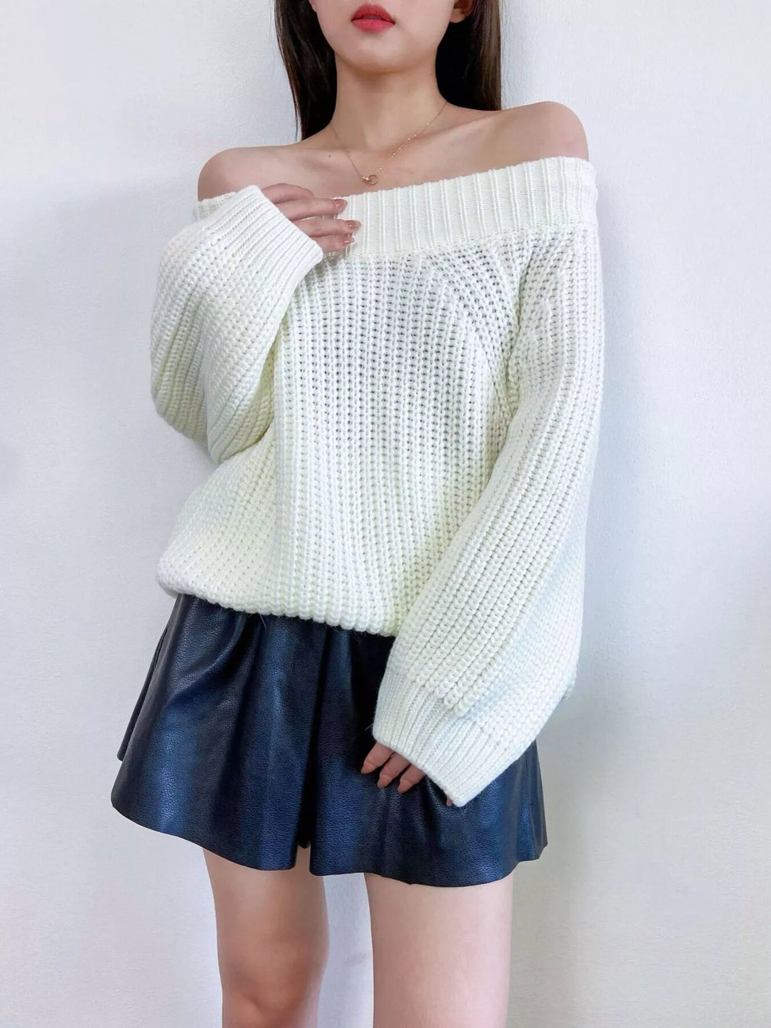 Off-shoulder chunky ribbed knit pullover sweater