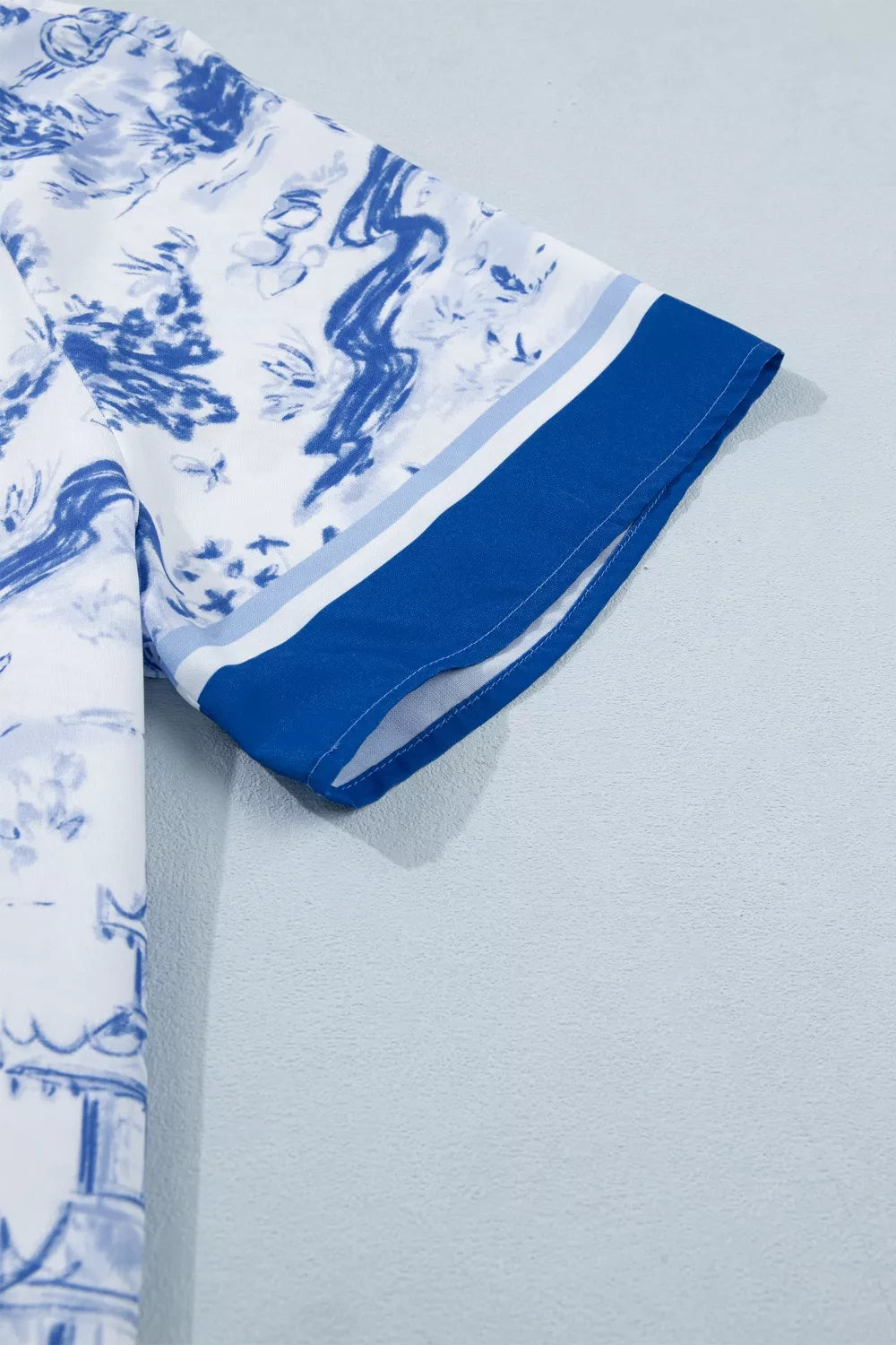Scenic toile print V-neck raglan sleeve blouse