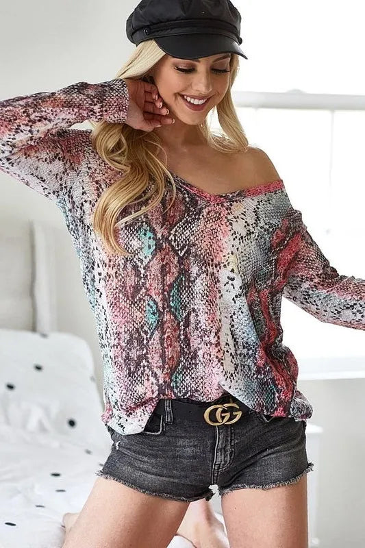 Snakeskin print Hacci knit V-neck long sleeve top