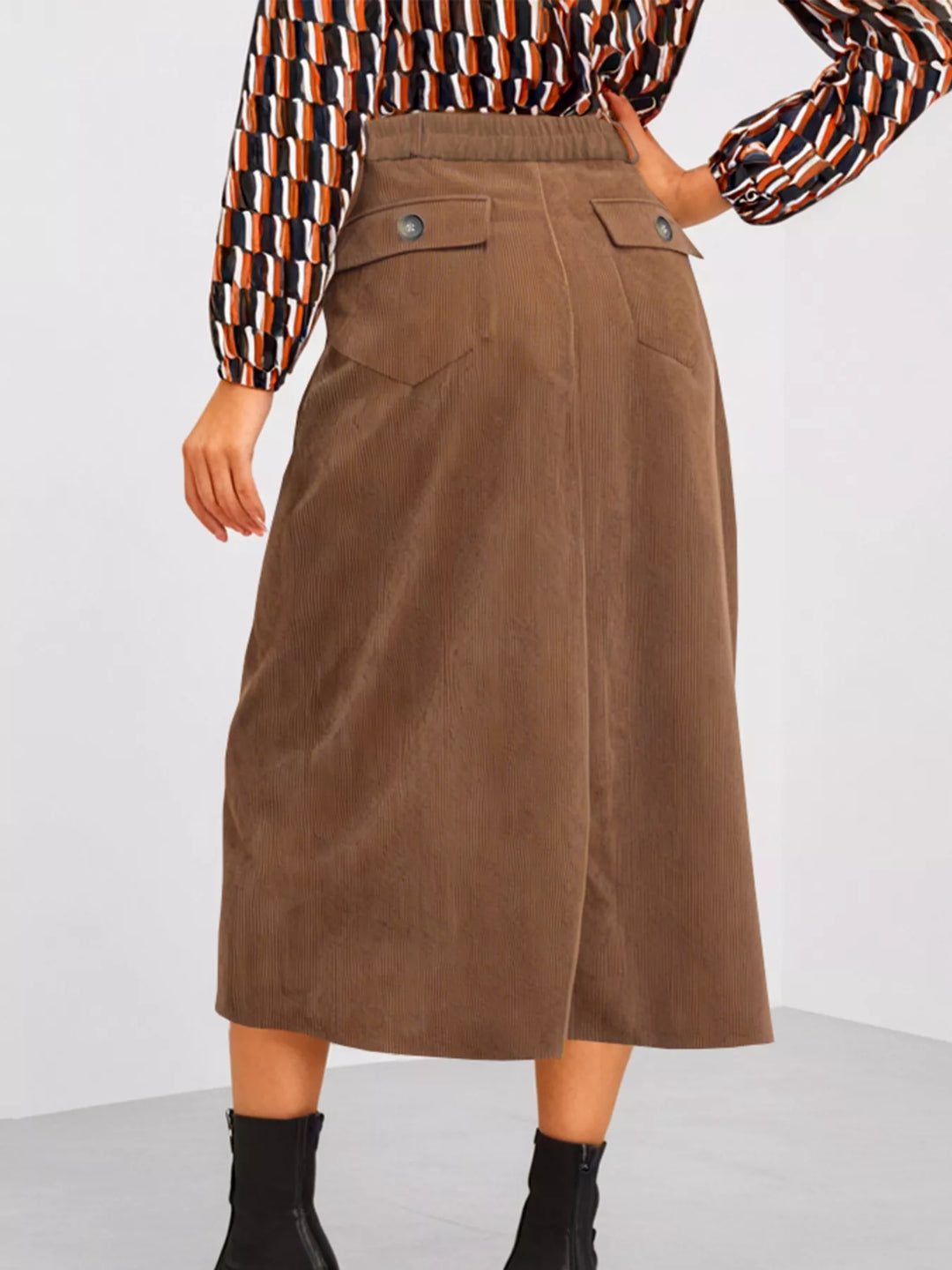 Ribbed high-waist midi skirt with front slit and pockets